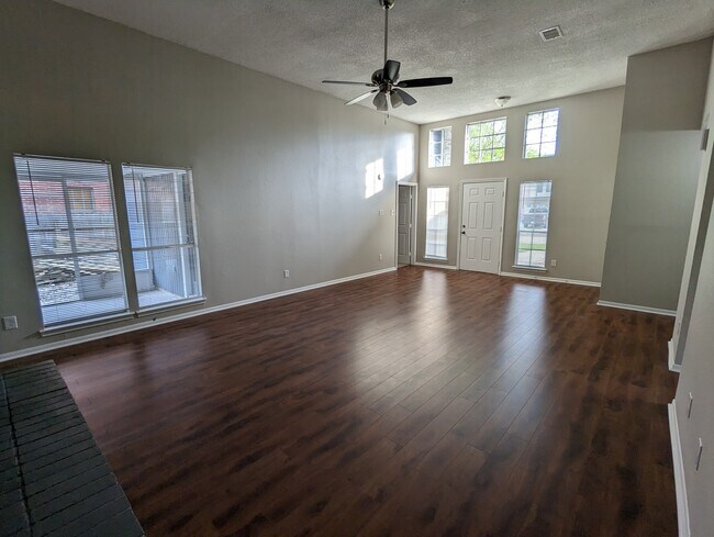 Foto del edificio - 3203 Farmers Field St