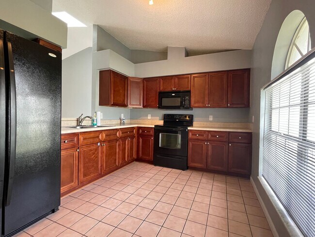 Foto del edificio - 3/2 Renovated Duplex in Poinciana!
