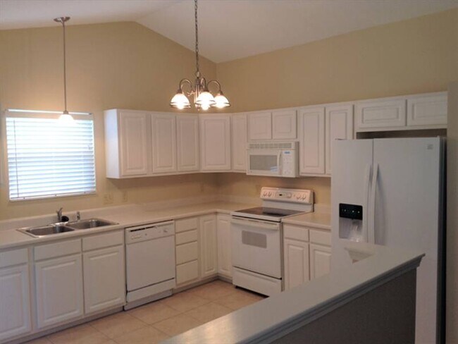 Building Photo - 31 Shady Creek Ln