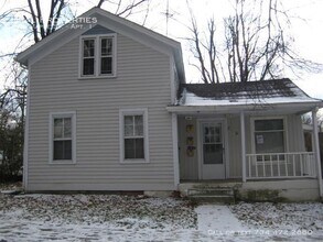 Building Photo - 216 Maple St