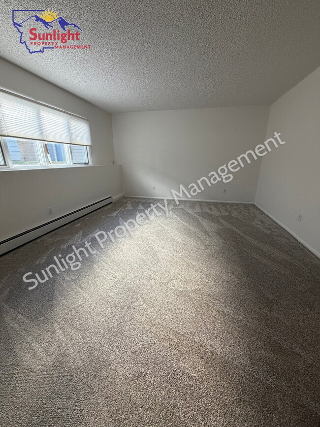 Foto del edificio - 2 Bed / 1 Bath Apartment – Laurel Montana