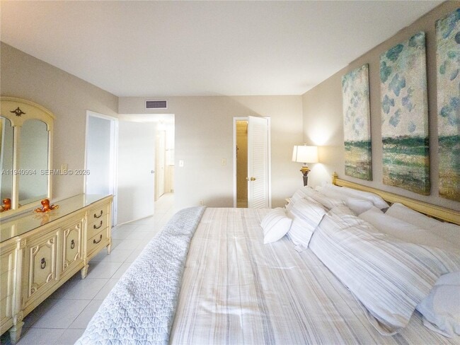 Foto del edificio - 2899 Collins Ave