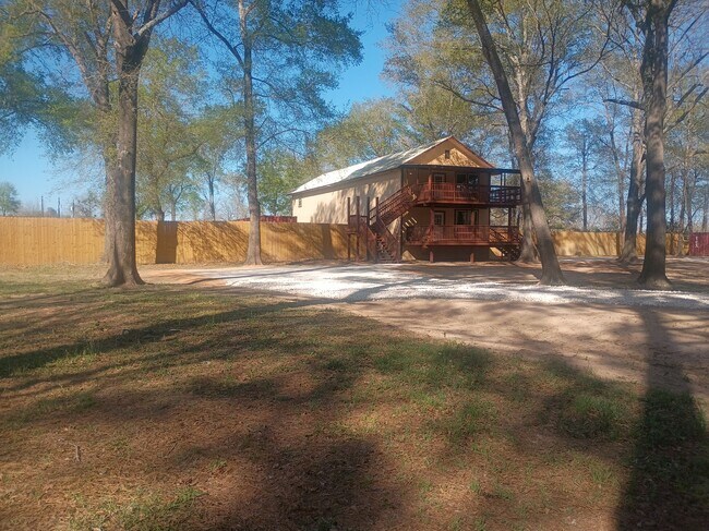 Building Photo - 738 Old Pin Oak Rd
