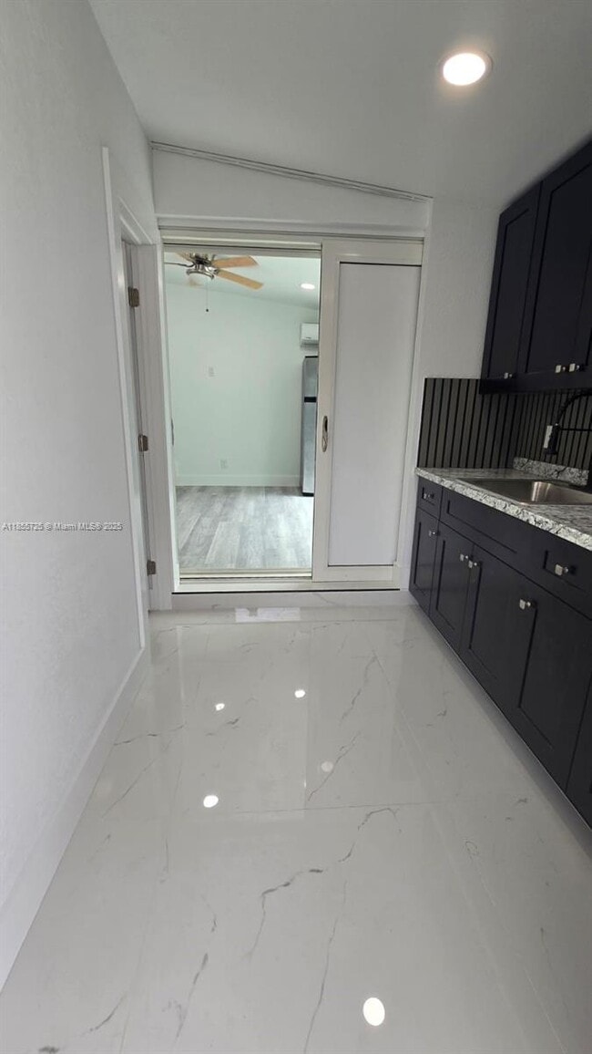 Foto del edificio - 265 W 53rd Terrace