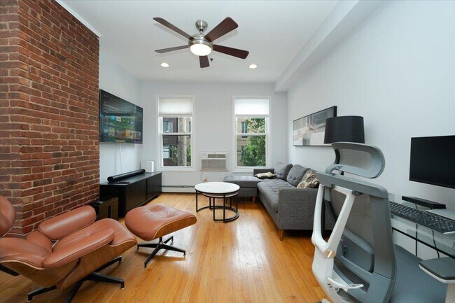 Foto del edificio - 322 Madison St