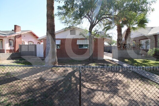 Foto del edificio - 2309 N Dayton St