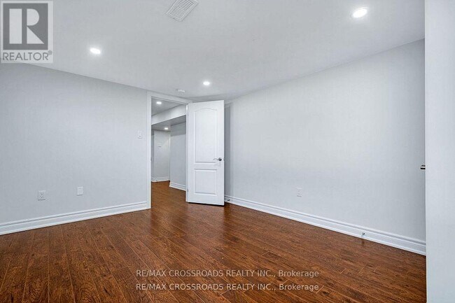 Building Photo - 2095 Haig Dr