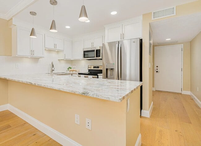 Stunning kitchen with granite counters - 2947 S Atlantic Ave