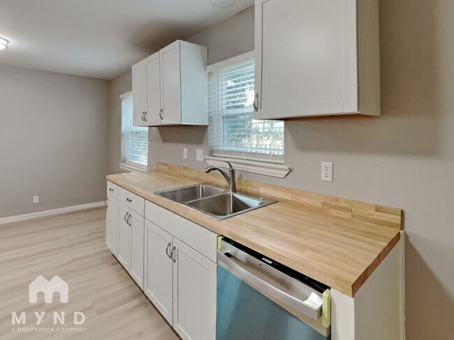 Foto del edificio - 204 E Ave C