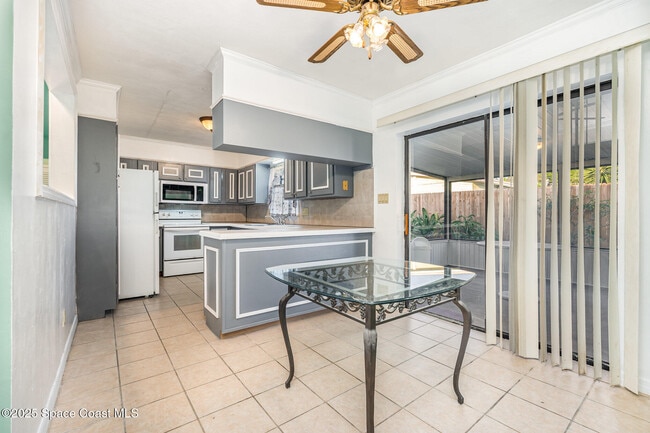 Building Photo - 2155 Palm Ave