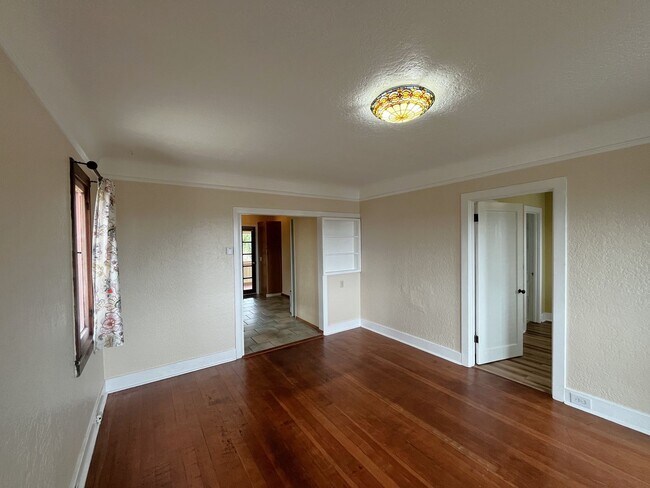 Building Photo - Local Gem with a View of the Rock, Clean and Comfy Home!