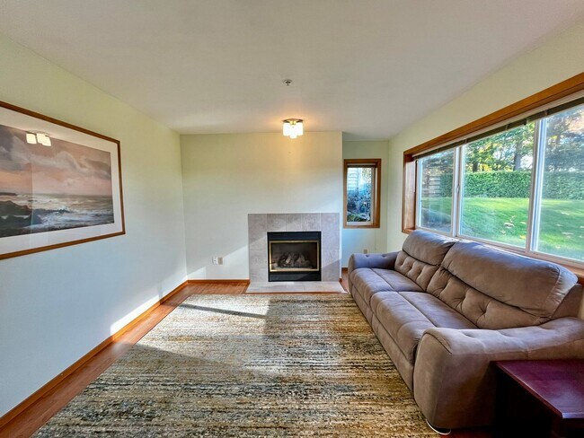 Foto del edificio - Lovely Furnished Condo Close to Kingston F...