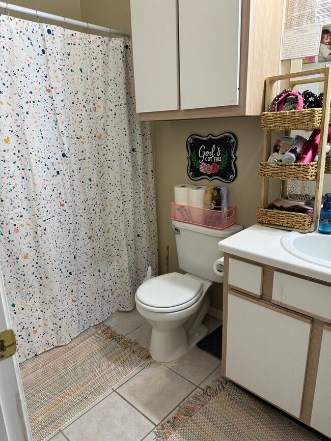 Foto del edificio - AUGUST 2026 PRE-LEASE!  Spacious 3 Bedroom...