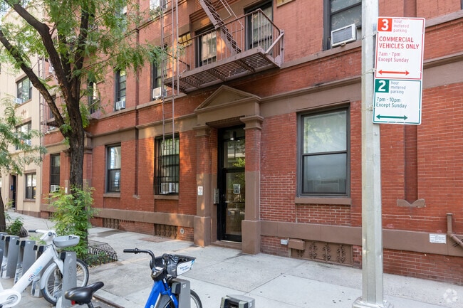 Building Photo - 243 E 39th St