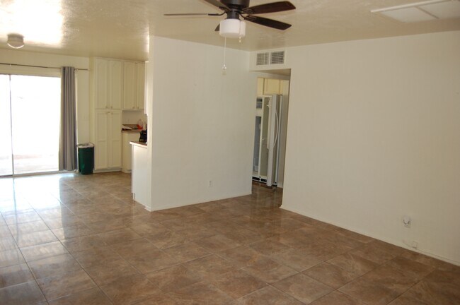 Foto del edificio - 5843 E 19th St