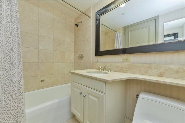 Building Photo - 2 Avery St