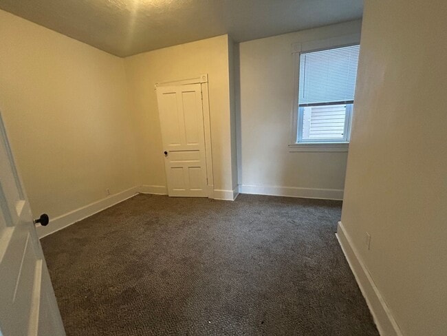 Building Photo - nbr142