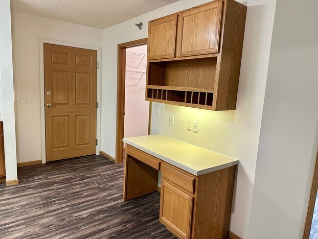 Foto del edificio - 1 Bedroom - South Fargo