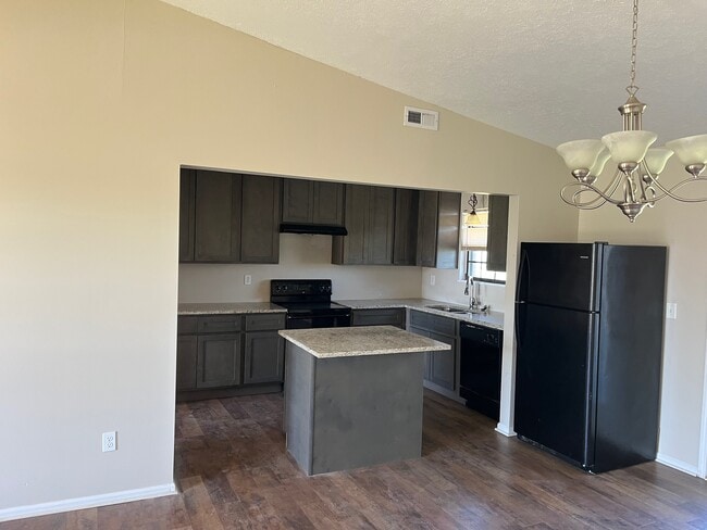 Building Photo - 1014A Windview Pl