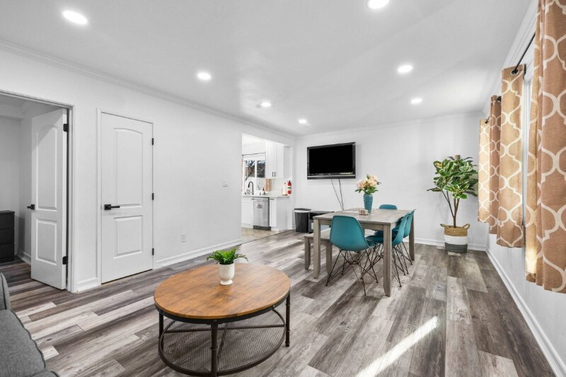 Foto principal - 2637 Sunset St