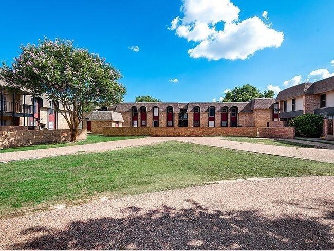 Building Photo - 6327 Woodway Dr