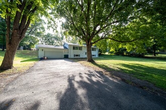 Building Photo - 3800 Fernbrook Ln N