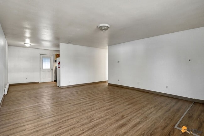 Building Photo - 906 W 29th Place