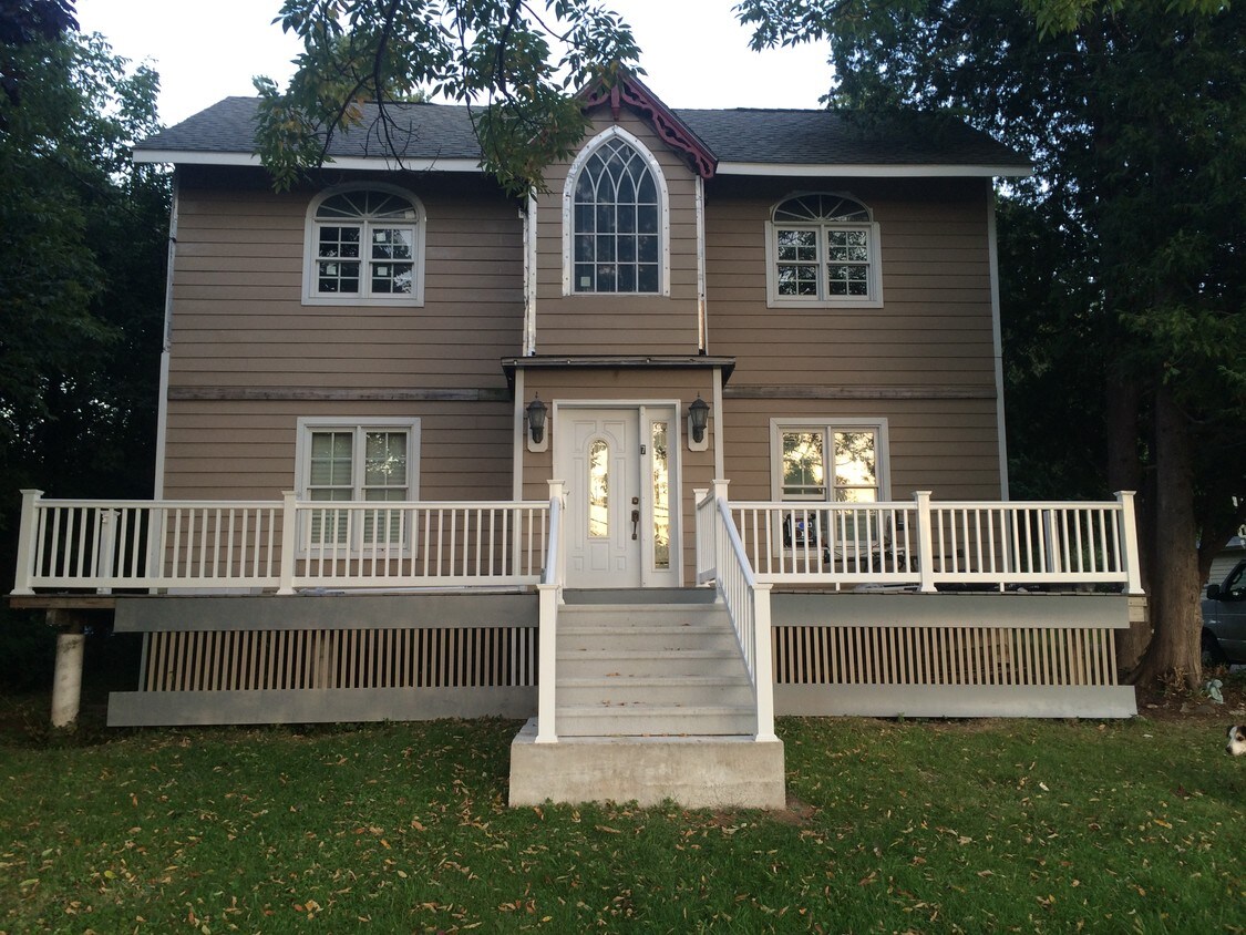 7 Franklin Ave Unit Front, Clinton, NY 13323 Apartments in Clinton