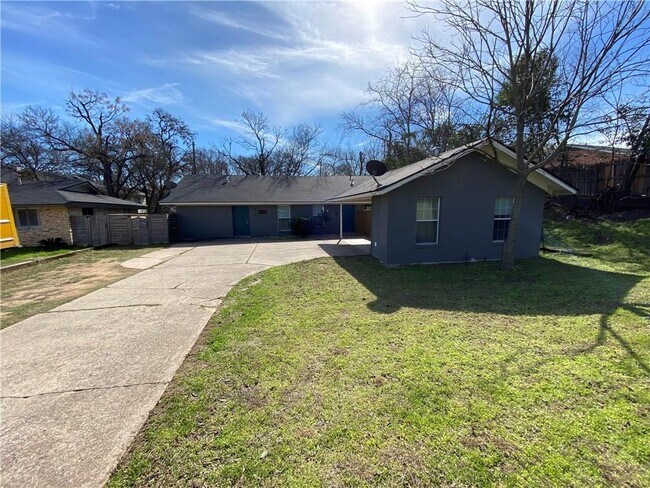 Foto del edificio - 6113 Manor Rd