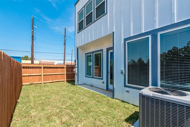 Foto del edificio - 8475 Berry Brush Ln