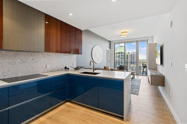Foto del edificio - 2678 Tigertail Ave