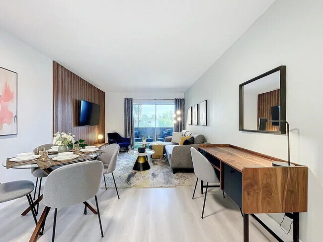Foto del edificio - 1530 Cordova Rd