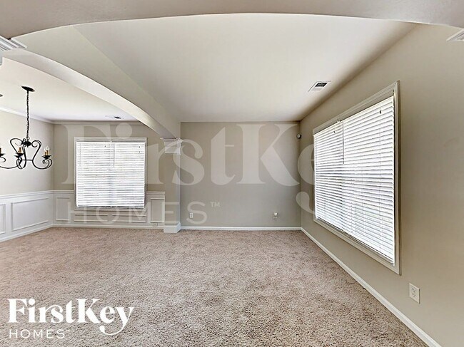 Foto del edificio - 5705 Lindley Crescent Dr