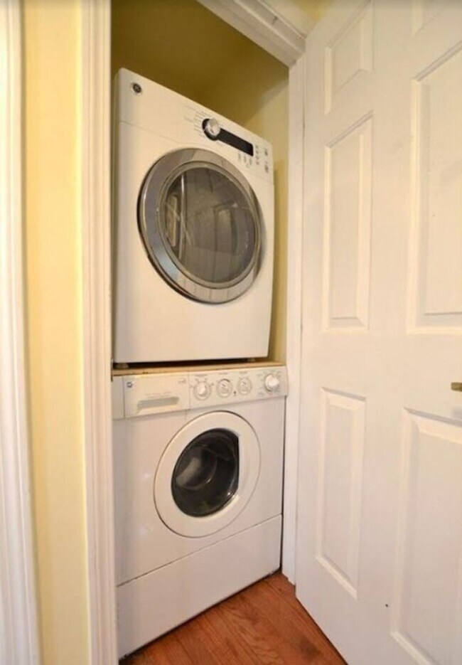 Foto del edificio - Brighton 3-bed condo w/parking