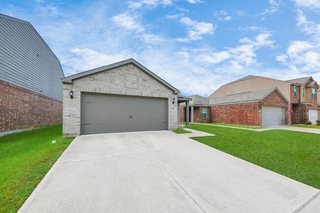 Building Photo - 6242 El Oro Dr