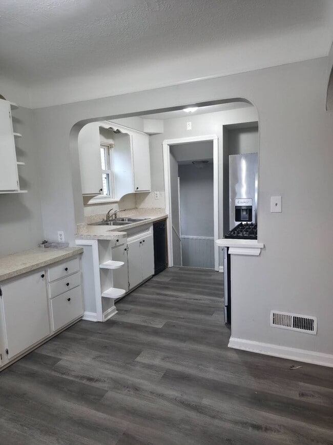 Building Photo - 5815 Snow Rd