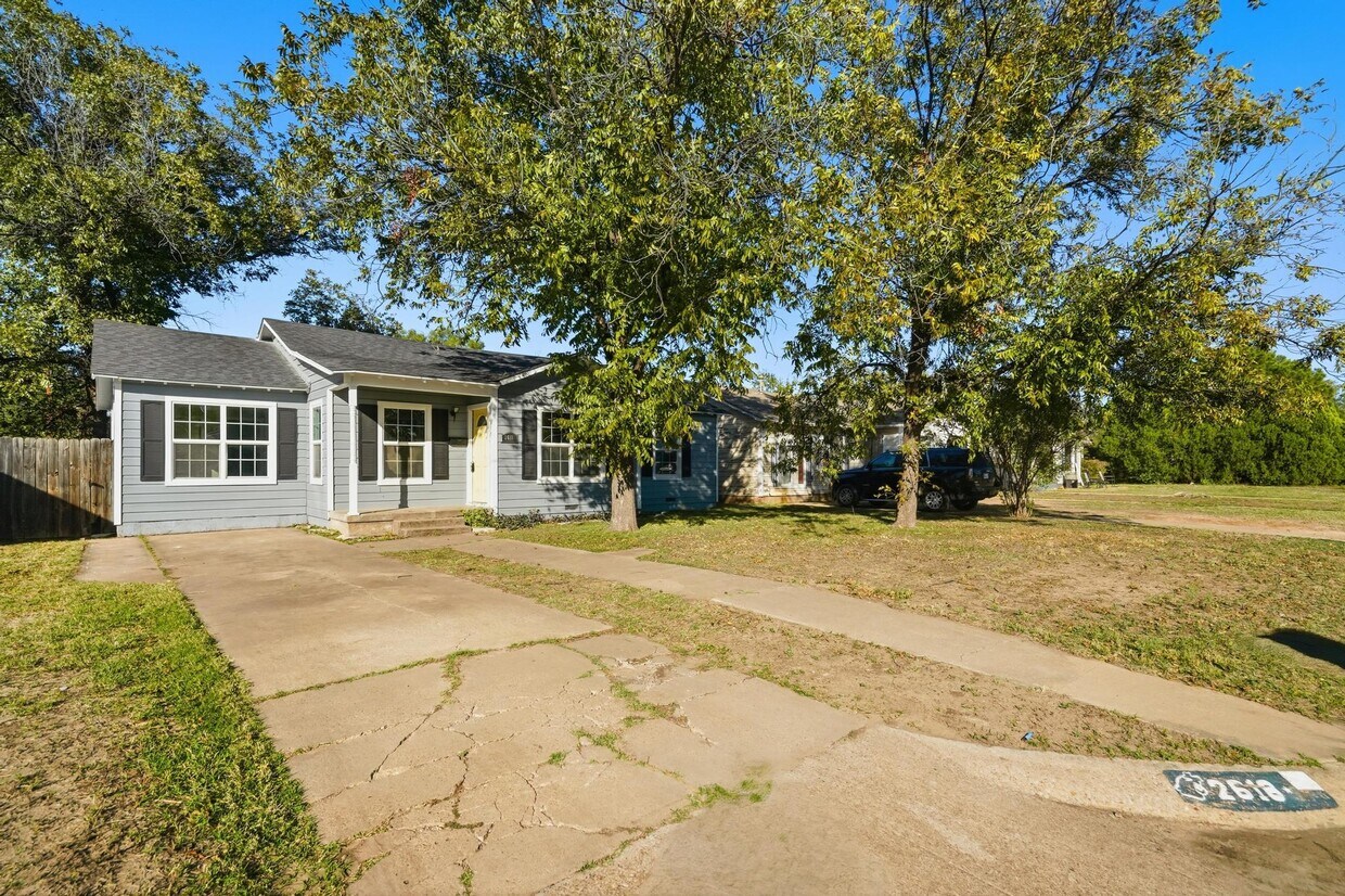 Foto principal - 2618 S 22nd St