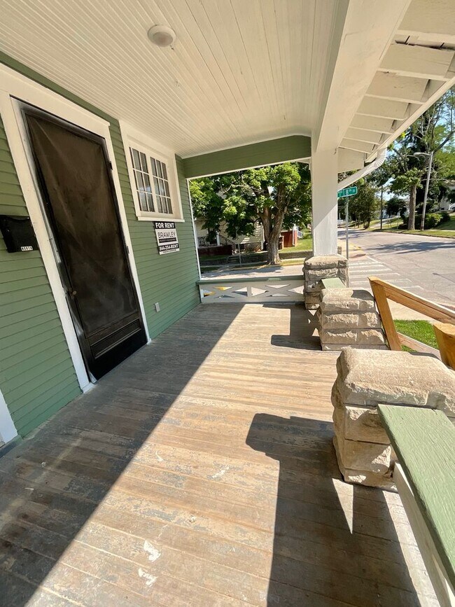 Foto del edificio - 319 N Dunn St