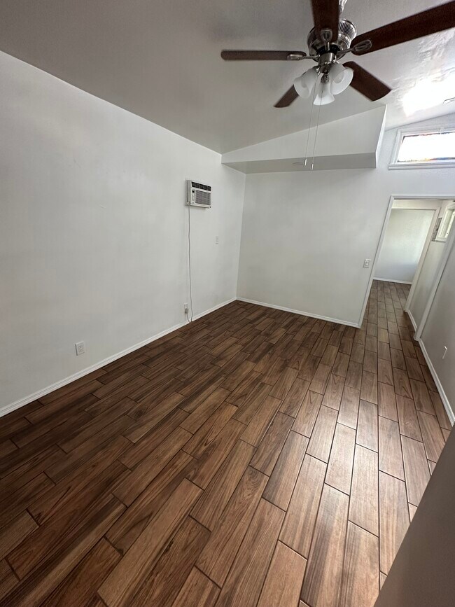 Foto del edificio - 4021 1/2 Walnut Grove Ave