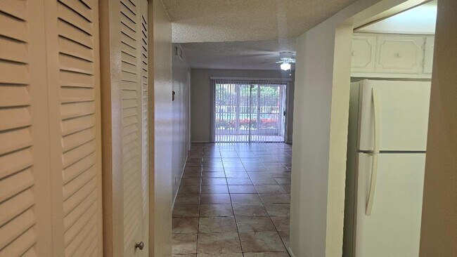 Foto del edificio - 8605 W Sample Rd