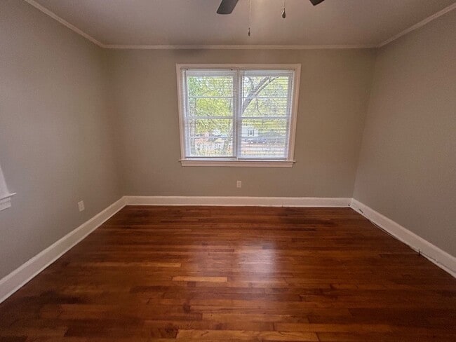 Foto del edificio - 5105 Middleton St