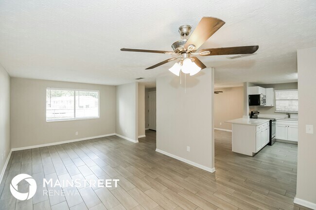 Foto del edificio - 4425 Jana Ln N