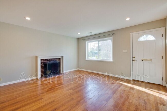 Building Photo - 3053 Greer Rd