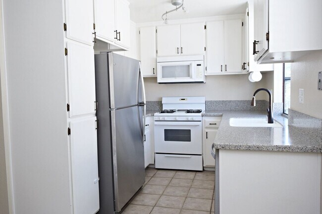 Building Photo - 2BD/2BA Condo in Normal Heights with Vault...