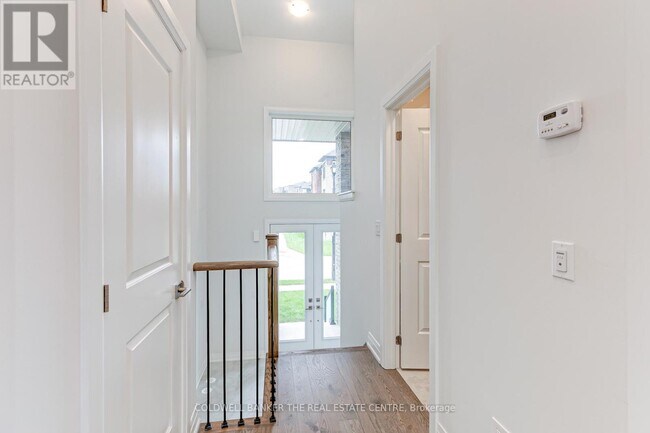 Building Photo - 549 New England Ct