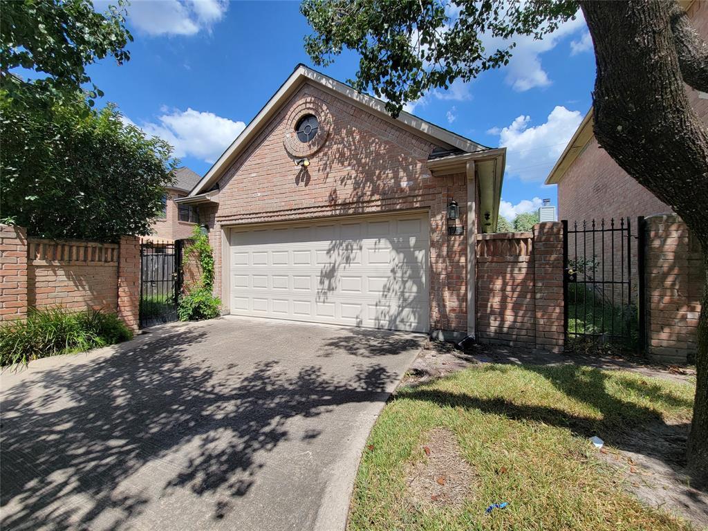 Foto principal - 6842 Oakwood Trace Ct