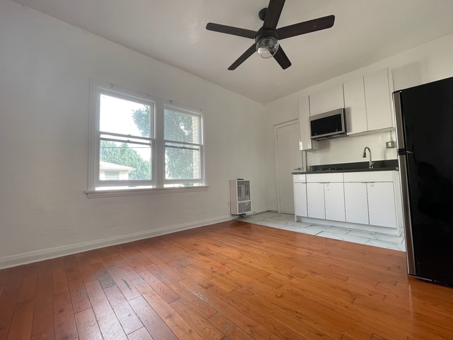 Building Photo - 1617 Normandie Ave