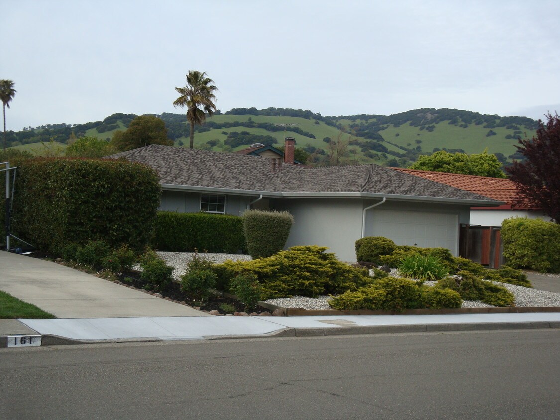 165 San Carlos Way, Novato, CA 94945 House for Rent in Novato, CA