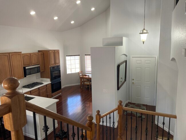 Building Photo - 2422 Amoretti St