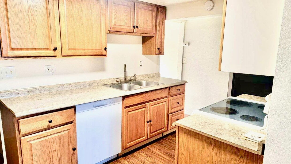Primary Photo - 1323 5th St N